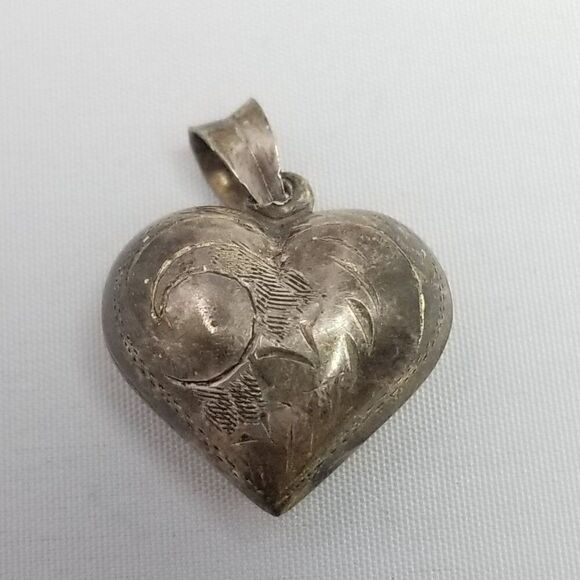 Vintage Sterling Silver Puffy Heart Shape Pendant with Etched Design, Estate - Picture 6 of 7
